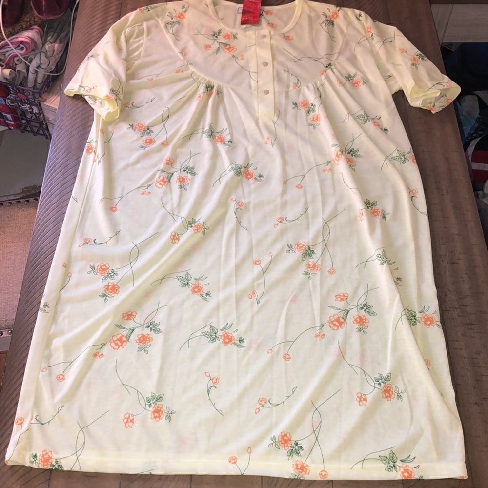 NWT Poppies Nightgown by Anne Fashion’s The Classic Collection 65/35 Cotton/Poly